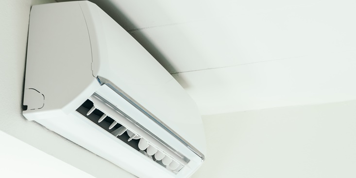 El aire acondicionado portátil ofrece movilidad, mientras que el split destaca por su mayor eficiencia energética.